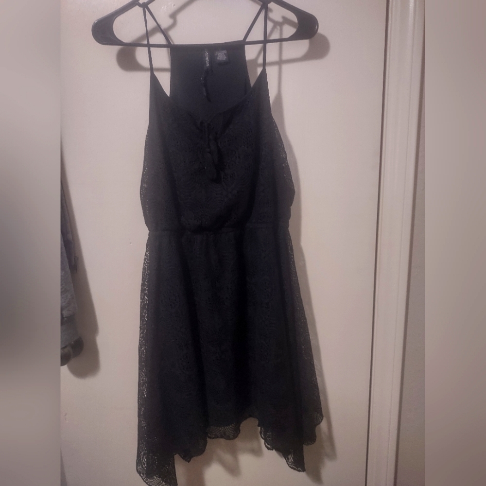 Chic Black Lace Midi Dress